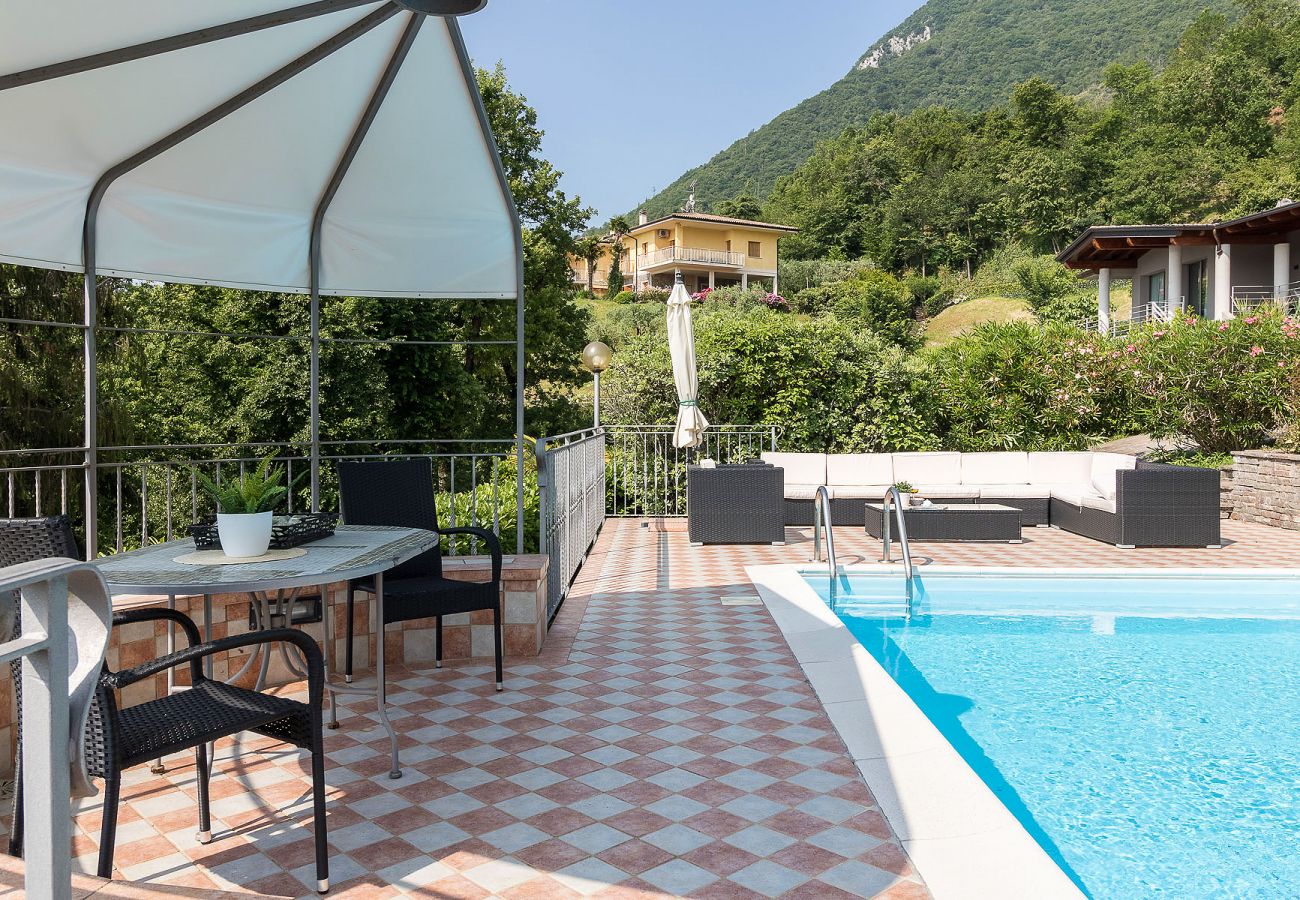 Villa in Villanuova sul Clisi - Villa Montagne e Lago mit Seeblick und privatem Pool