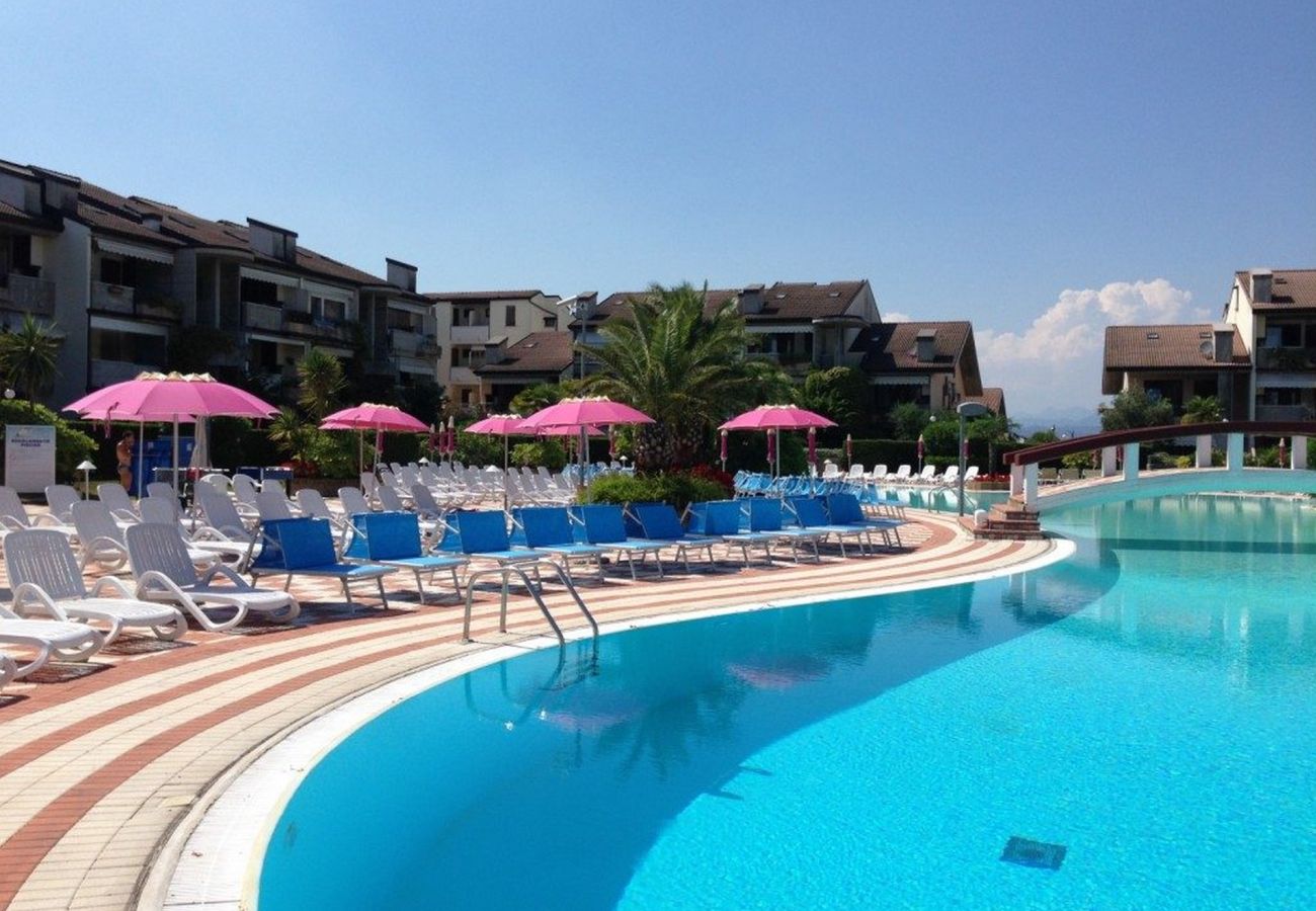 Residenz in Desenzano del Garda -   Desenzanoloft : H2o Green Residence CIN  IT017067C2CVZF2QVA