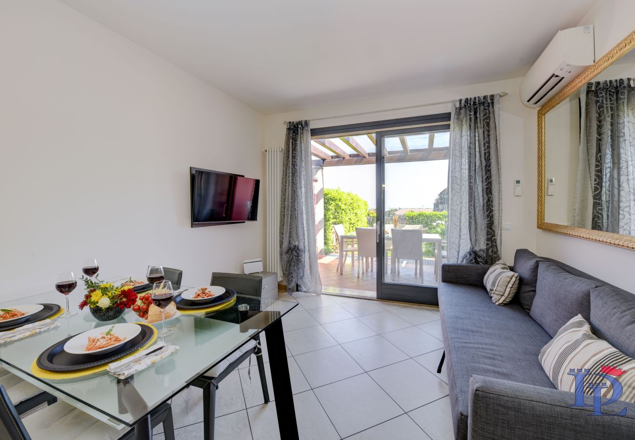 Ferienwohnung in Desenzano del Garda - DesenzanoLoft : Co2  apartment in Residence 5 pools  017067-CNI-00918