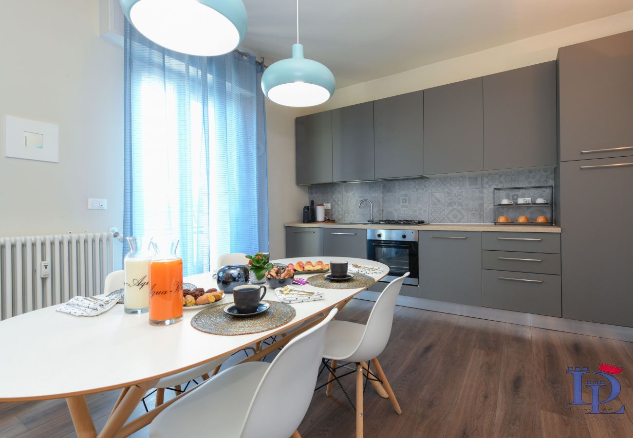 Apartment in Desenzano del Garda - Desenzanoloft: L'ATTICO DI JACK CIN IT017067C2AF8OHU5P