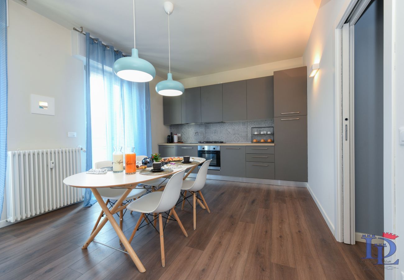 Apartment in Desenzano del Garda - Desenzanoloft: L'ATTICO DI JACK CIN IT017067C2AF8OHU5P