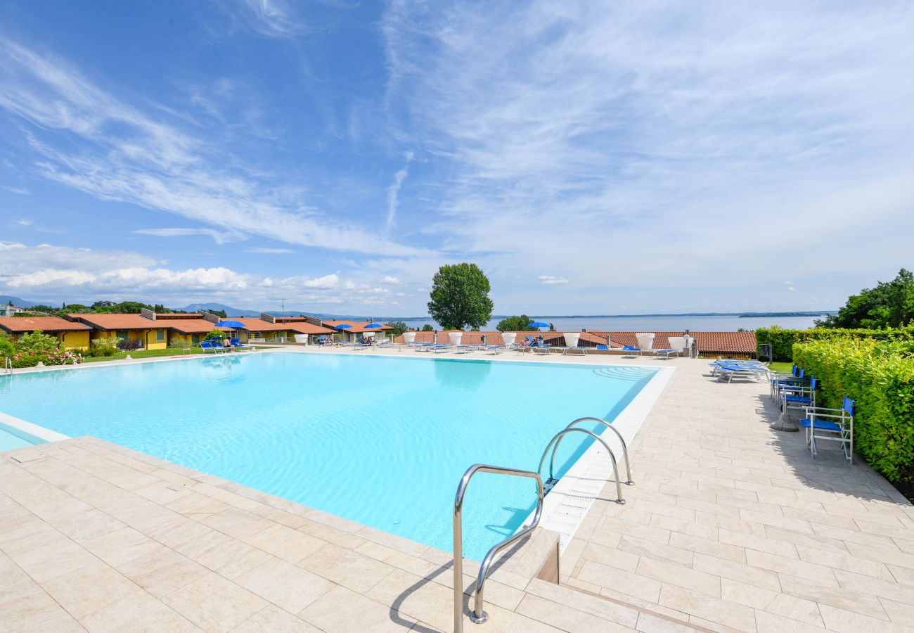 Apartment in Manerba del Garda - Fedra: with lake view balcony naer to the lake