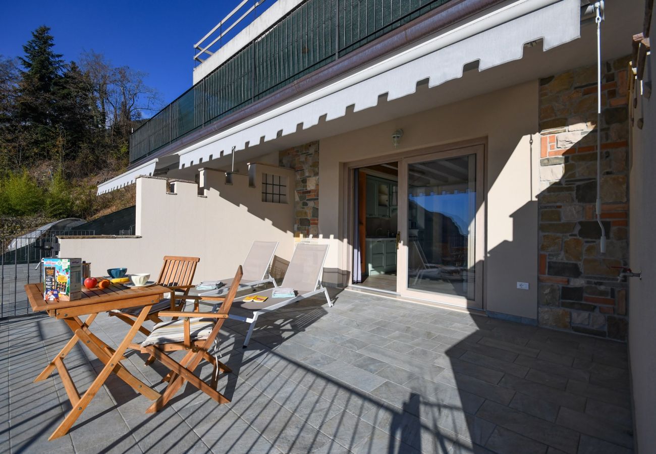 Apartment in Tignale - Conte, with big balcony and lake view