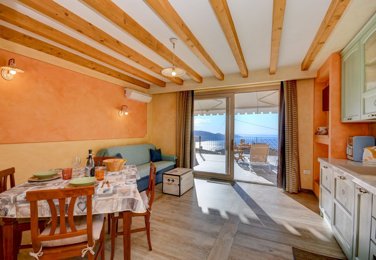 Apartment in Tignale - Conte, with big balcony and lake view