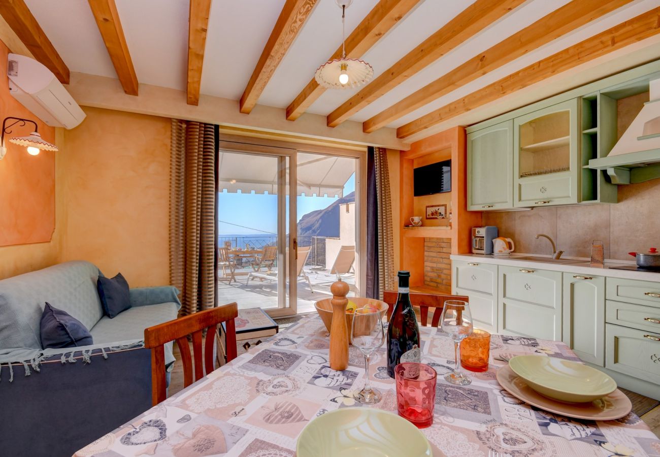 Apartment in Tignale - Conte, with big balcony and lake view