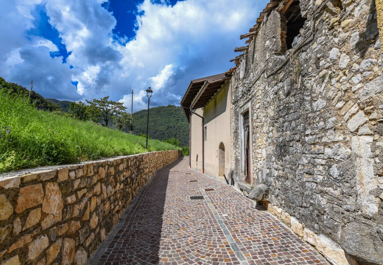 Apartment in Tignale - Corte Trepée, in the old town of Piovere