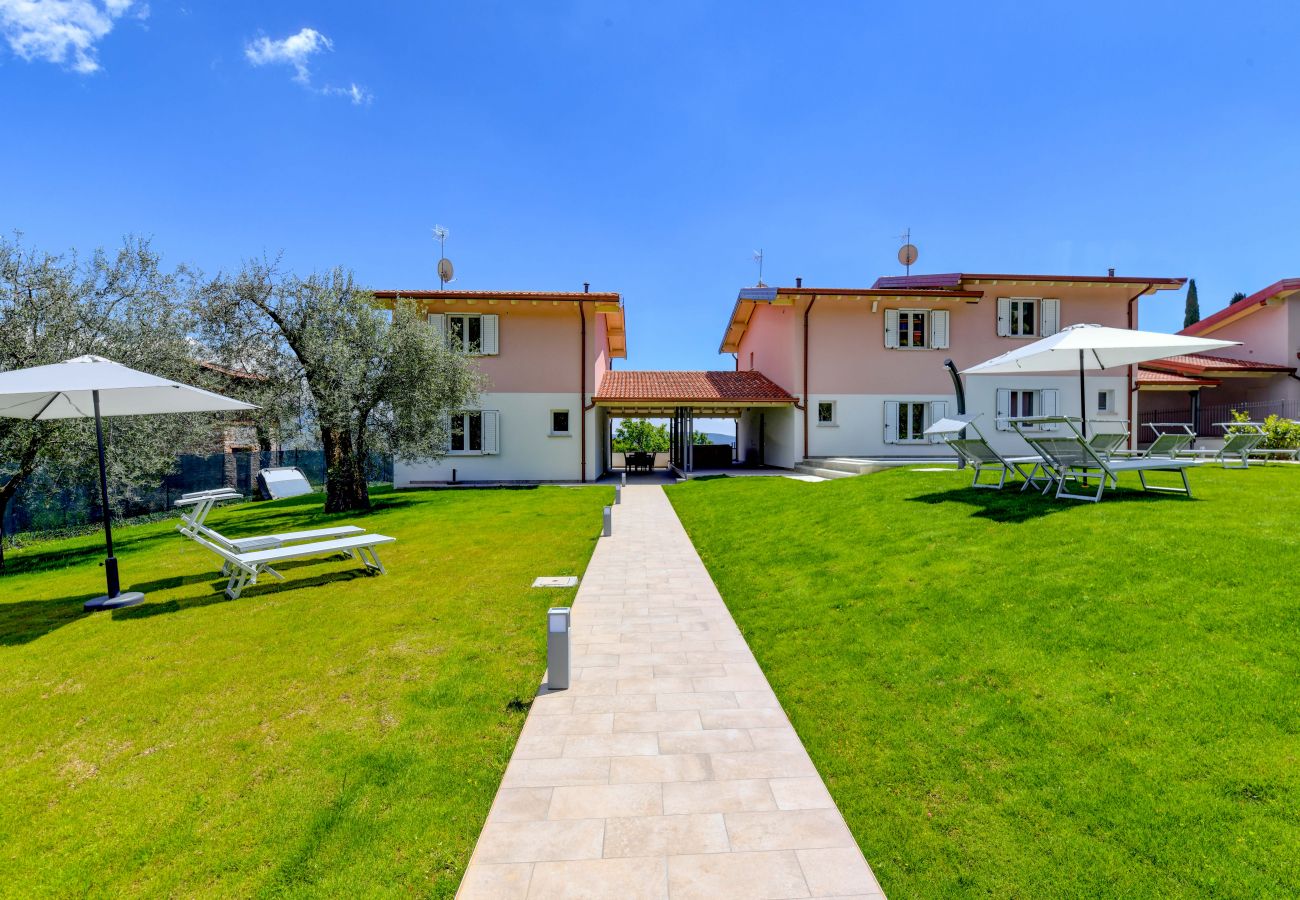 Villa in Toscolano-Maderno - Le Casette - Gargnà with pool and lake view