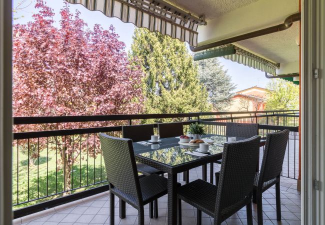  in Manerba del Garda - Il Professore: front lake apartment