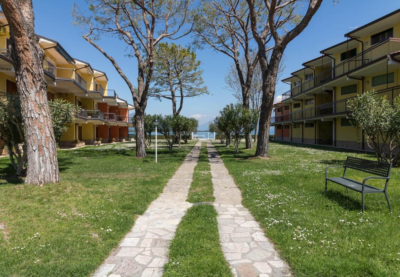 Apartment in Manerba del Garda - Il Professore: front lake apartment