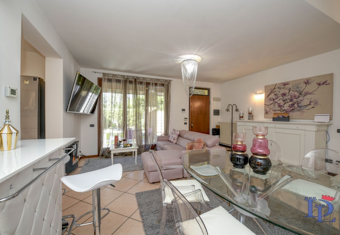 Villa in Desenzano del Garda - DESENZANOLOFT : Luxury suite with Jacuzzi and garden beach CIN   IT017067C2ZVHSYZM8