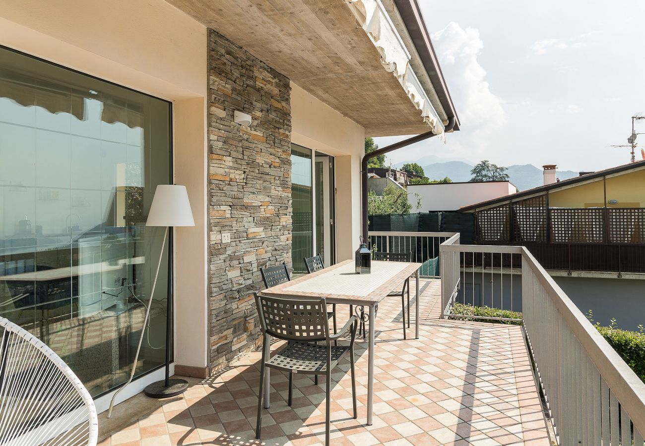 Villa in Villanuova sul Clisi - Villa Montagne e Lago  with spectacular view and private pool