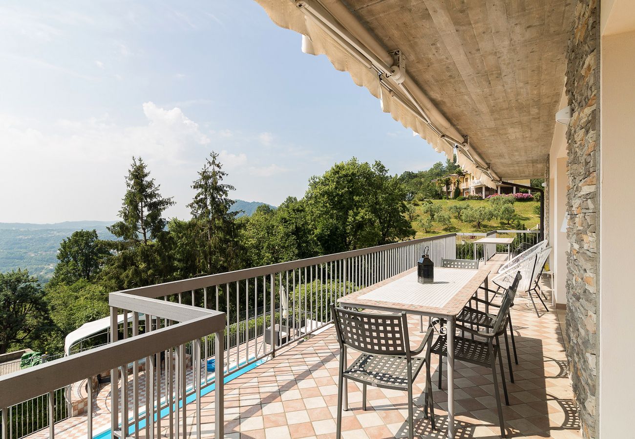 Villa in Villanuova sul Clisi - Villa Montagne e Lago  with spectacular view and private pool