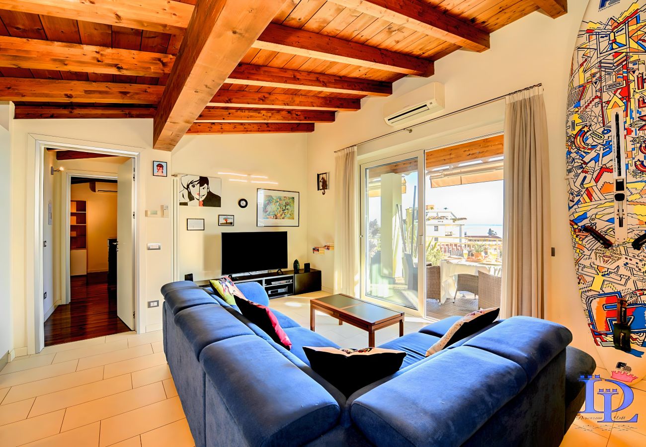 Apartment in Desenzano del Garda - Desenzanoloft Surfing on the Lake 