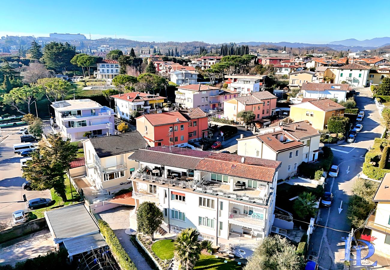 Apartment in Desenzano del Garda - Desenzanoloft Surfing on the Lake 